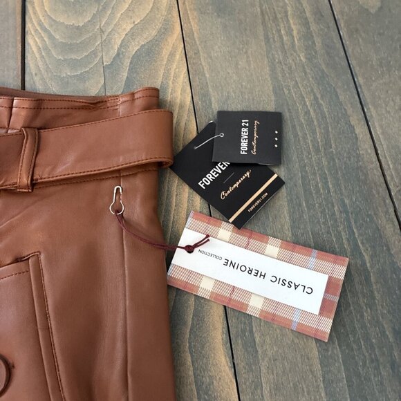 NWT Forever 21 Faux Leather Classic Heroine Collection Brown Skirt - Size M (X8) - Picture 3 of 8